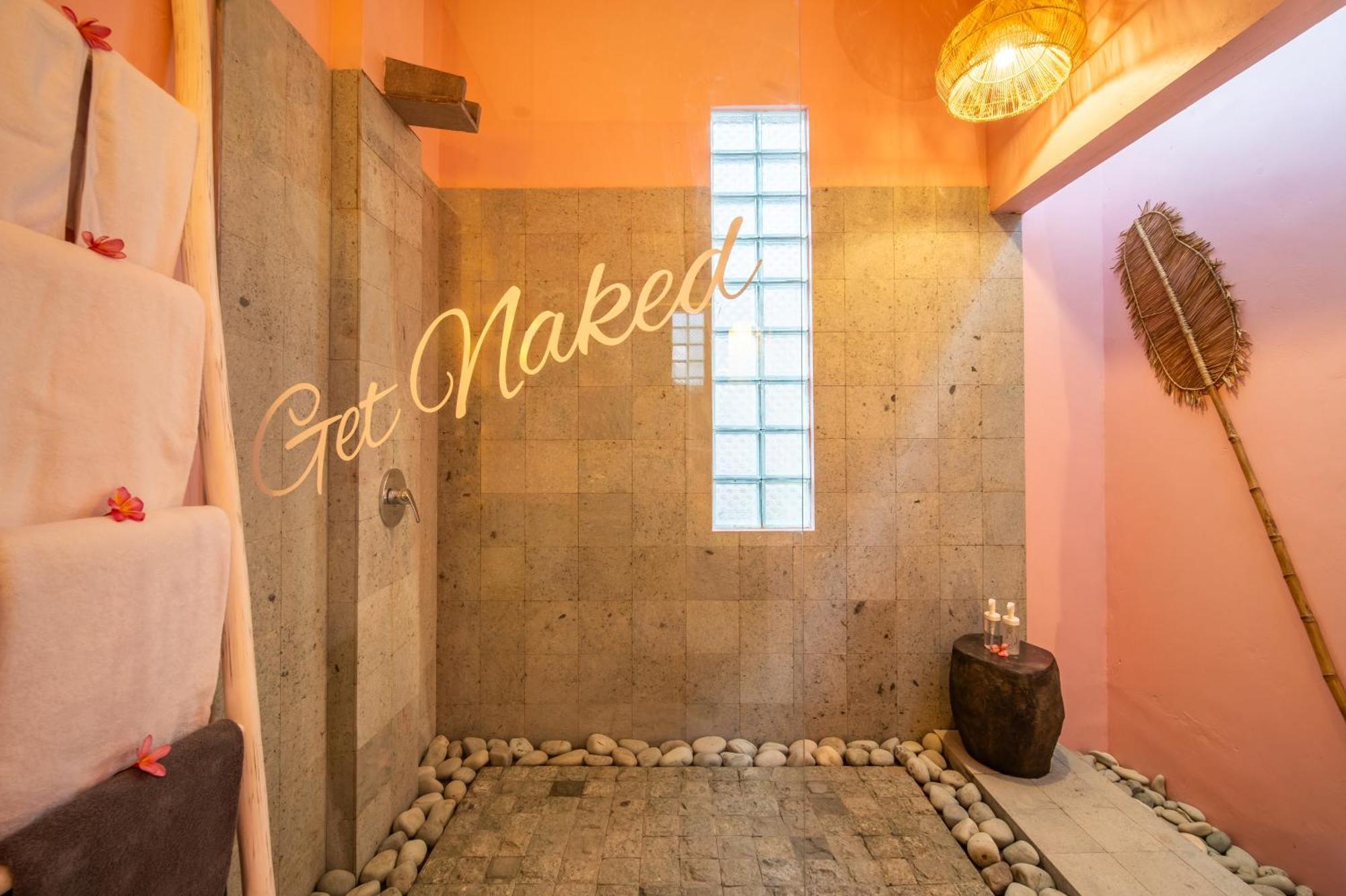 Pinkprivate Balangan - For Cool Adults Only Bed & Breakfast จิมบาราน ภายนอก รูปภาพ