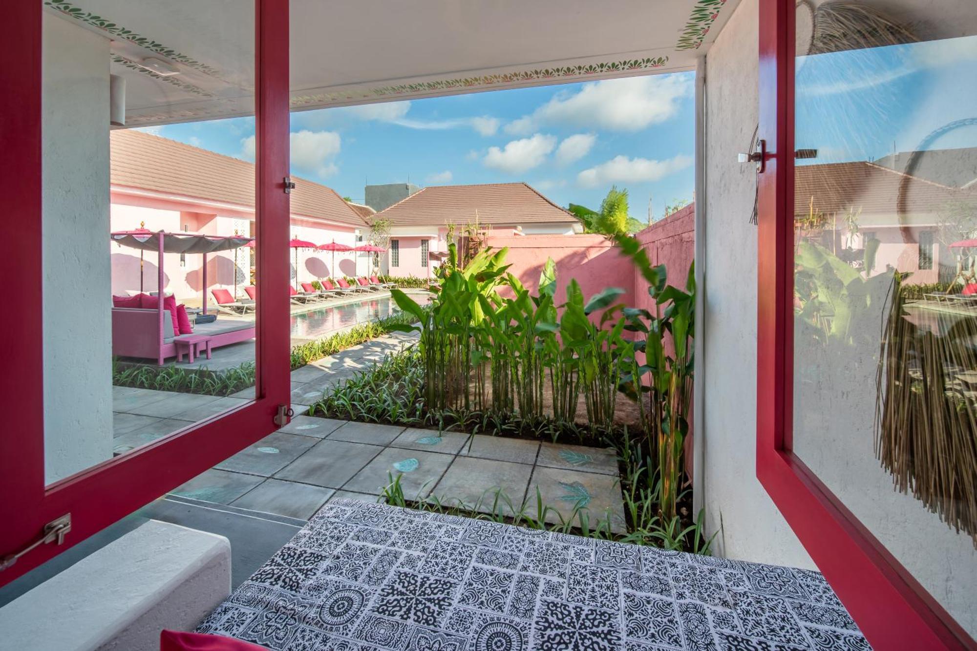 Pinkprivate Balangan - For Cool Adults Only Bed & Breakfast จิมบาราน ภายนอก รูปภาพ