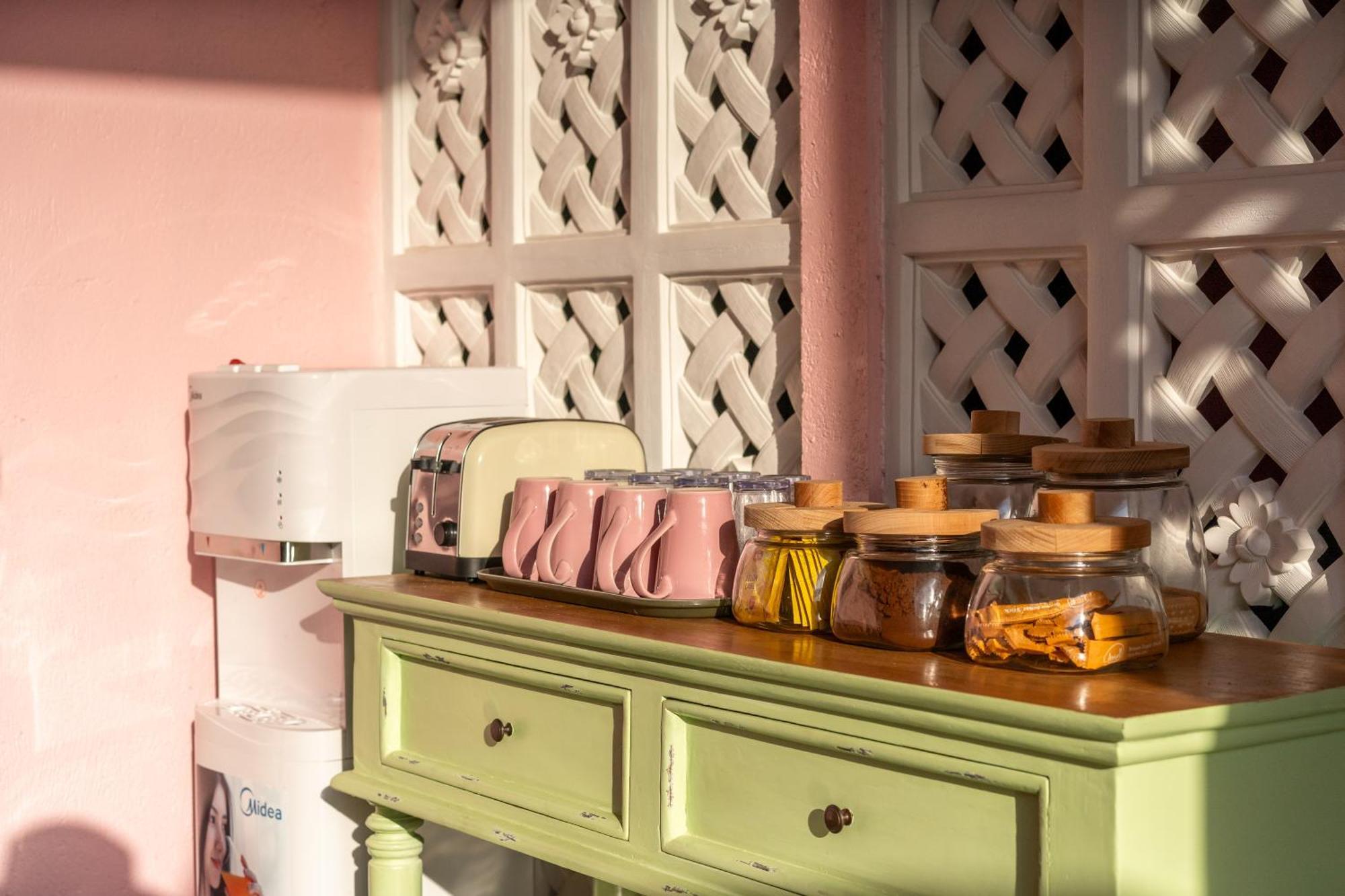 Pinkprivate Balangan - For Cool Adults Only Bed & Breakfast จิมบาราน ภายนอก รูปภาพ