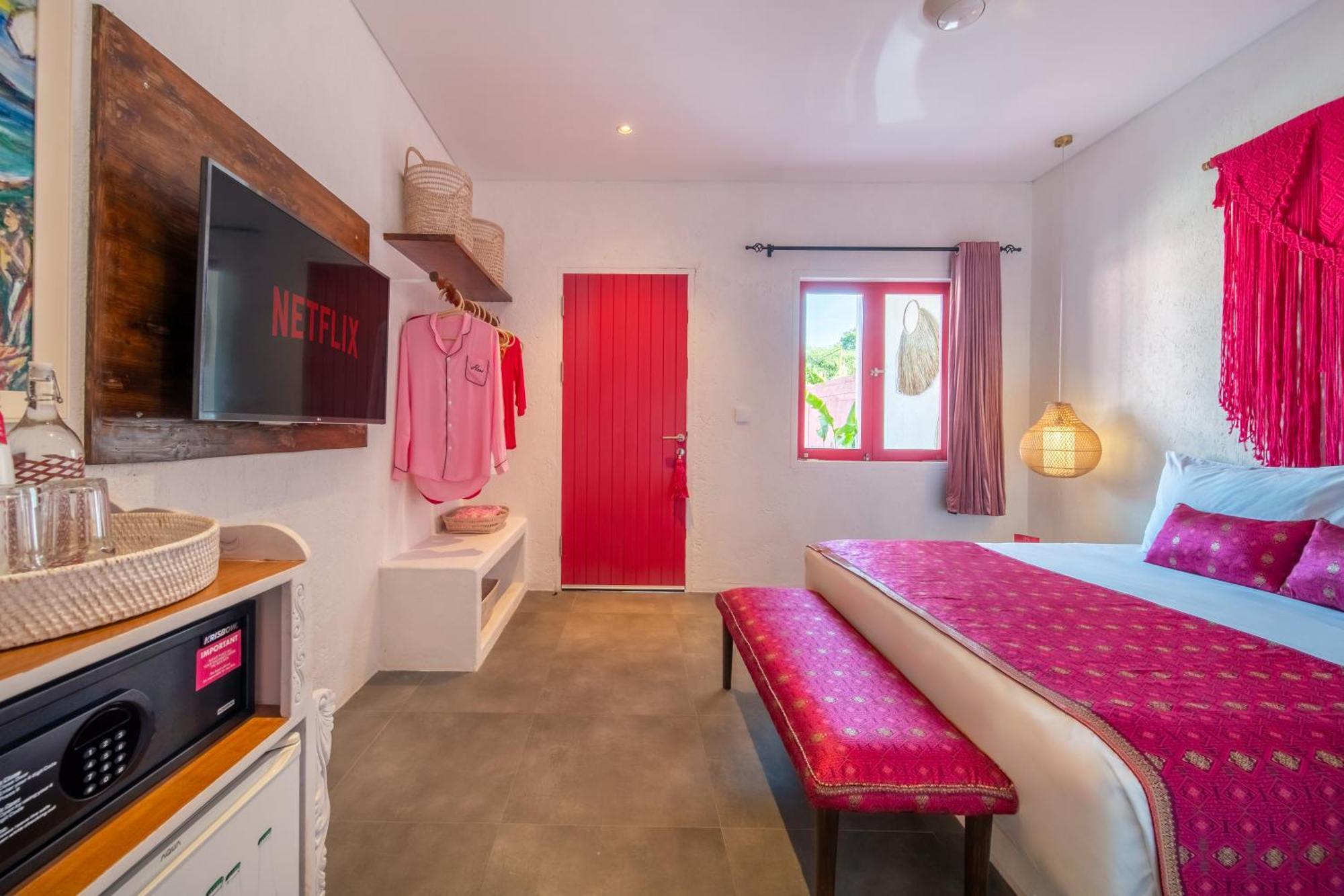 Pinkprivate Balangan - For Cool Adults Only Bed & Breakfast จิมบาราน ภายนอก รูปภาพ